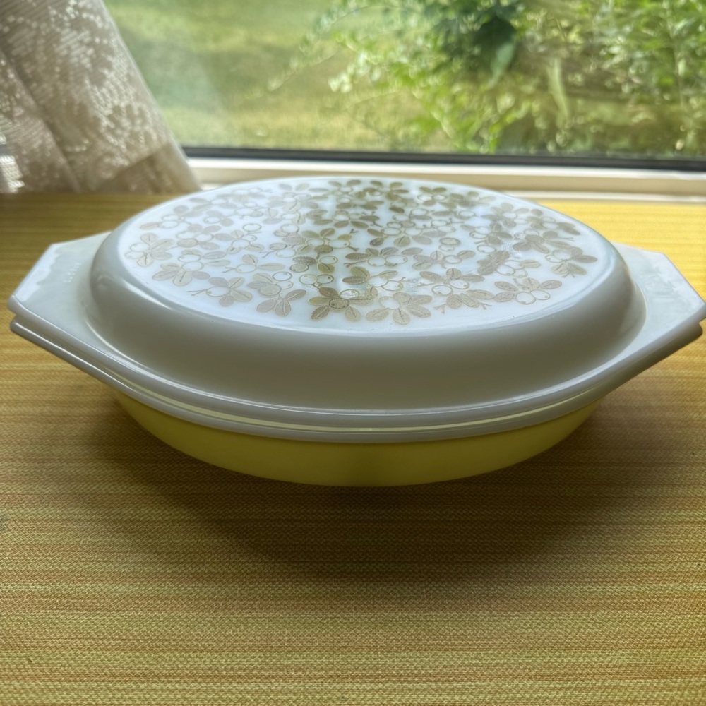 Vintage Pyrex divided dish with lid